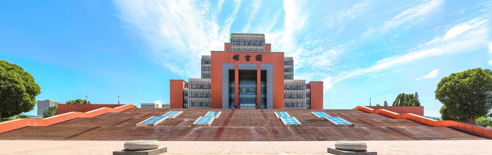 /upload/image/du-hoc-trung-quoc/co-mot-van-nam-xinh-dep-va-mong-mo-cua-bao-du-khach-9-min.jpg